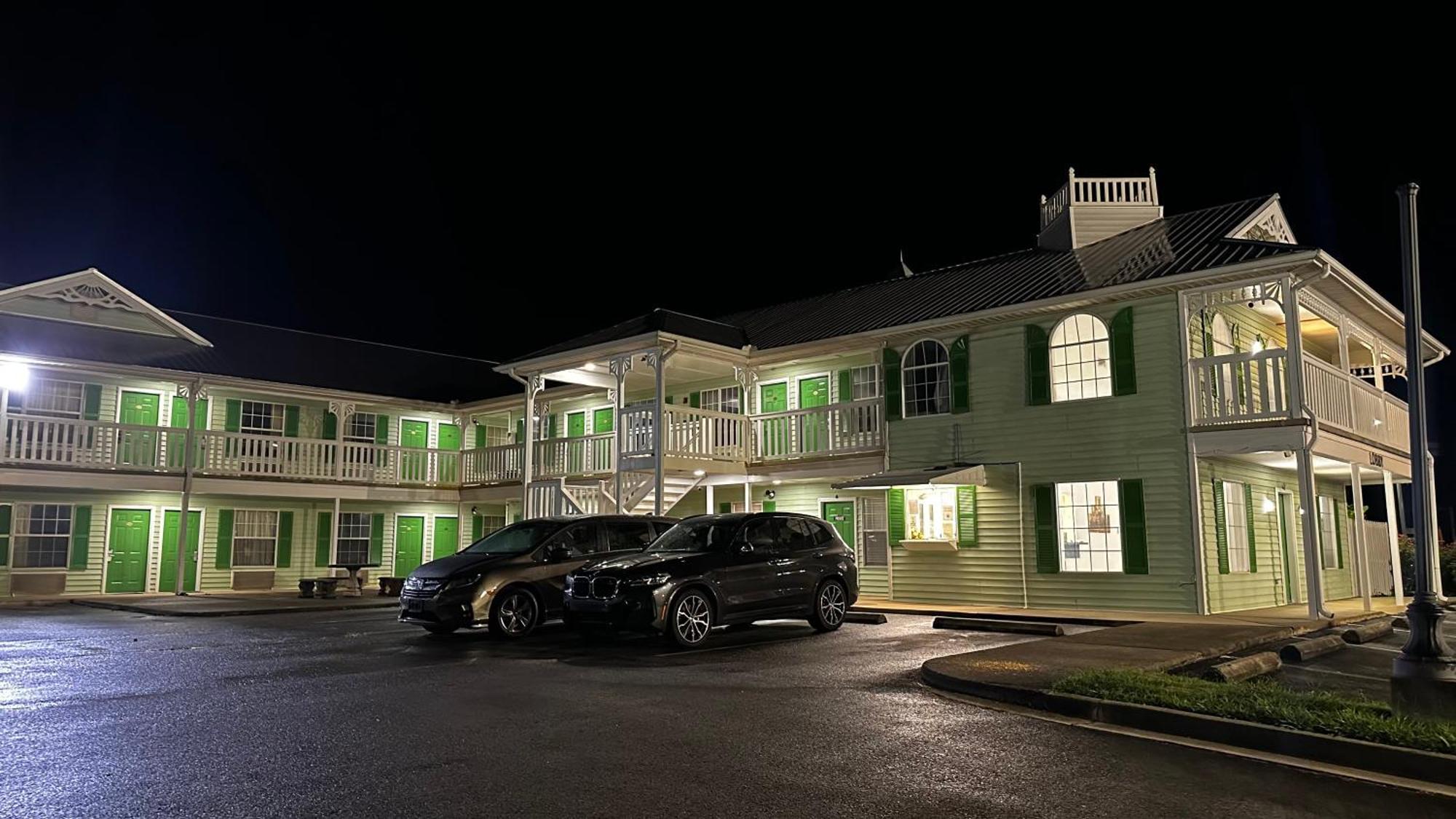 Key West Inn - Chatsworth Exterior photo