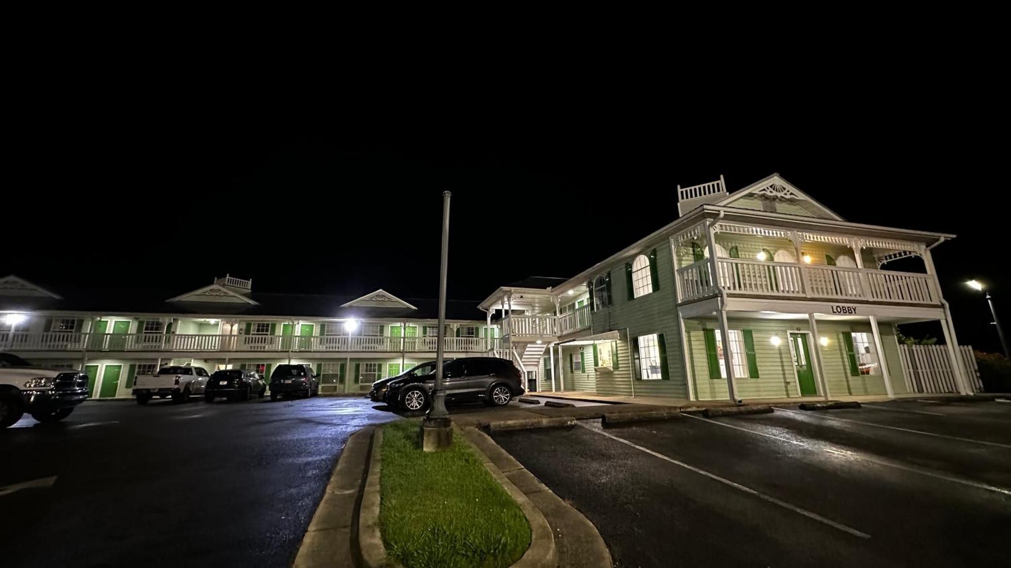 Key West Inn - Chatsworth Exterior photo